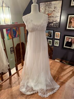 Elegant White Lace-Trim Nightgown Dress